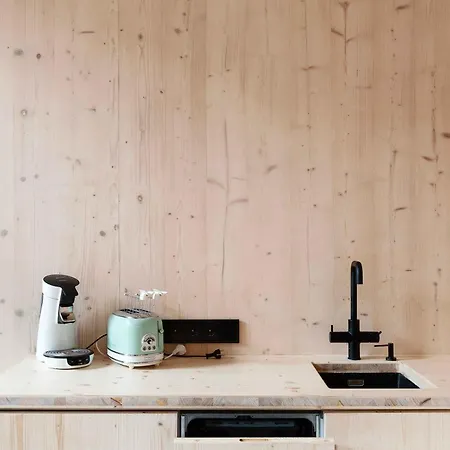 Wooden Wonders - A Unique Studio Experience In Amsterdam-noord אמסטרדם